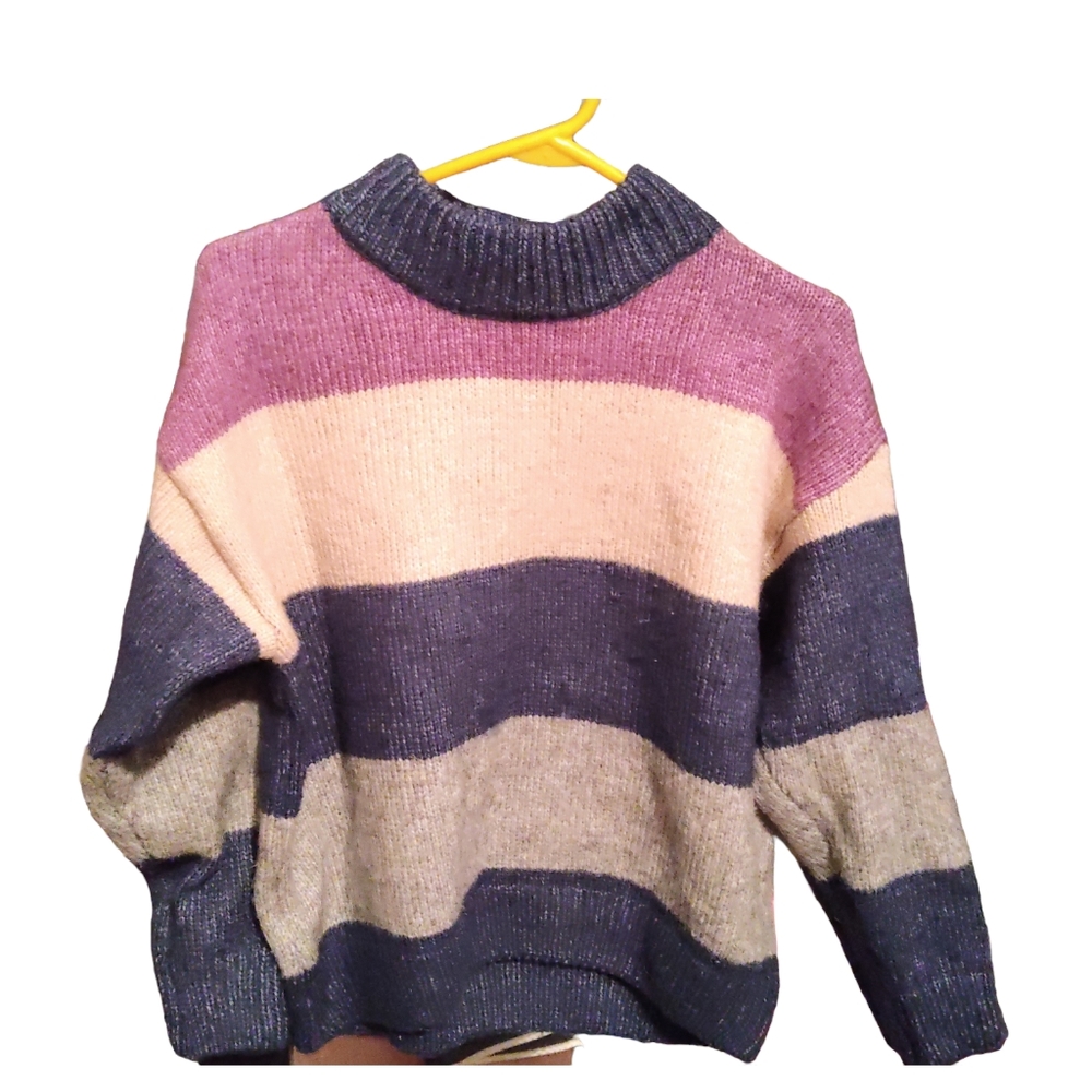 Nwot hashtag small sweater